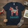 Navy t-shirt with Dala Katt text and a red Dala horse design featuring paw prints and floral patterns