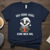 Der Frühe Vogel Kann Mich Mal funny German quote t-shirt with grumpy badger holding coffee mug