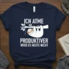 German quote t-shirt "Ich atme produktiver wird es heute nicht" featuring a sleeping sloth hanging from a branch