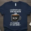 T-shirt with French text "JE DÉTESTE LES GENS DU MATIN ET LE MARTIN ET LES GENS" featuring a grumpy coffee