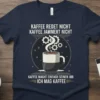 German "Kaffee redet nicht kaffee jammert nicht kaffee macht einfach seinen job ich mag kaffee" quote on a navy t-shirt