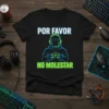 Black t-shirt with "Por Favor No Molestar" text and a silhouette of a gamer wearing headphones and holding a controller