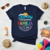 Navy blue t-shirt with "Vacaciones en FAMILIA 20 25 DISFRUANDOCADA MOMENTO JUNTOS" text and a beach scene graphic
