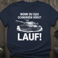 Navy blue t-shirt with white text "WENN DU DAS SCHNURREN HÖRST LAUF!" and a white graphic of a tank kicking
