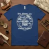 T-shirt with white text "Wir können den Wind nicht ändern, aber die Segel anders setzen" and sailing ship graphic. Quote