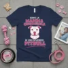 Text "Sono la Mamma Orgogliosa di Uno Splendido Pitbull" and a pitbull dog graphic on a navy blue t-shirt